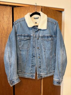 NWOT! Sherpa Light Wash Denim Jacket